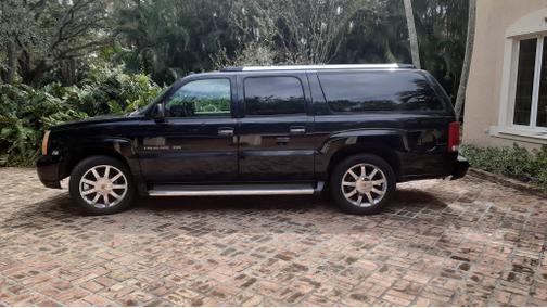 Photo 1 of 9 of 2004 Cadillac Escalade ESV Platinum Edition